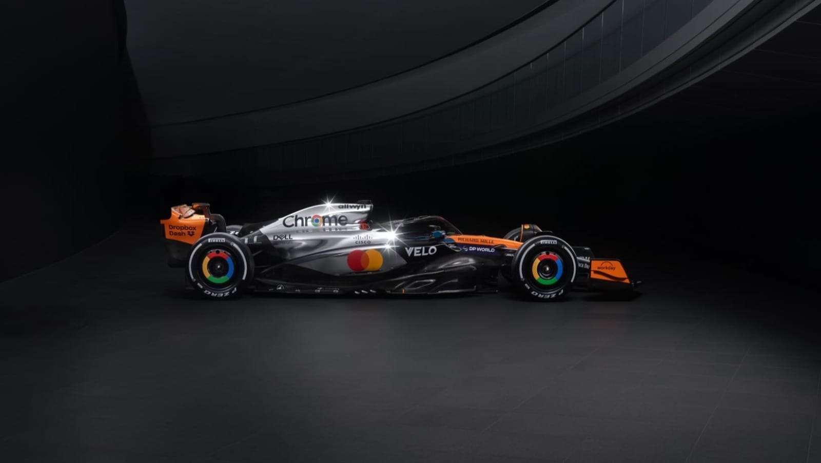McLaren retoma visual cromado para disputa do Grande Prêmio da Inglaterra