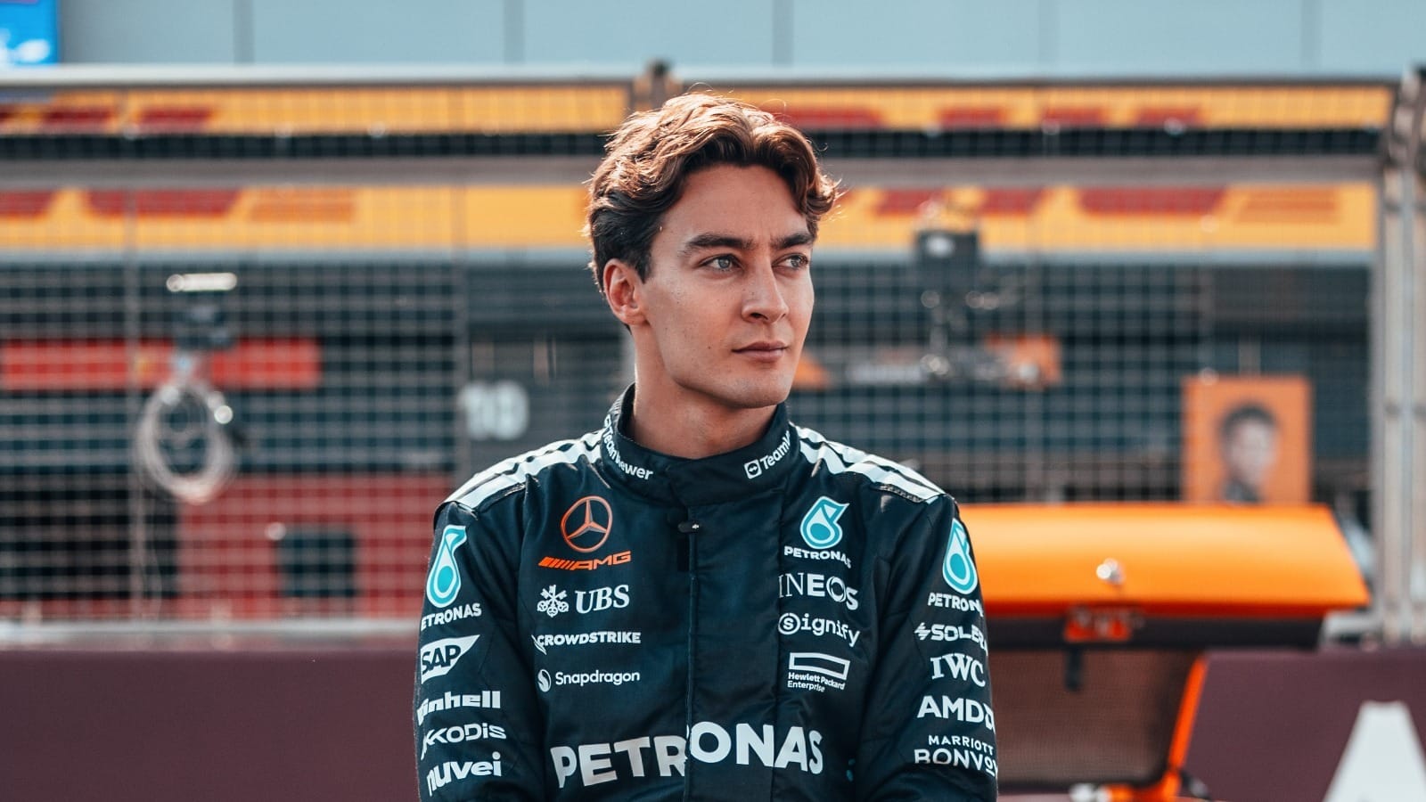 Russell despista sobre contrato, mas diz que quer permanecer na Mercedes em 2026