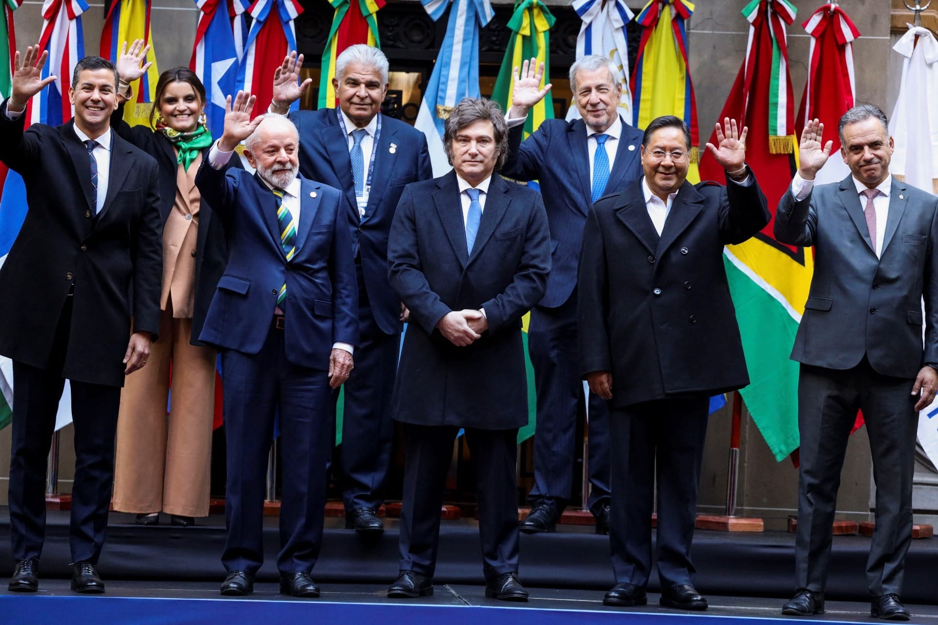 Lula e Javier Milei se encontram para troca de comando do Mercosul entre Argentina e Brasil