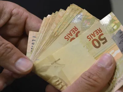 Salário mínimo sobe para R$ 1.621 e passa a valer em 1º de janeiro de 2026