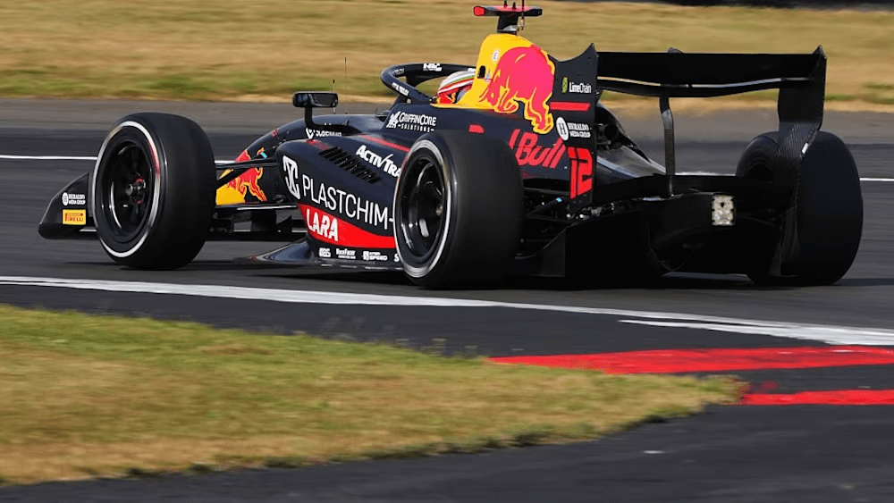 Tsolov lidera o TL1 da F3 em Silverstone com folga; Rafael Câmara fecha em quinto