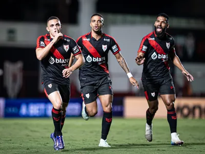 De virada, Atlético-GO se reabilita na Série B e impõe terceira derrota seguida do CRB