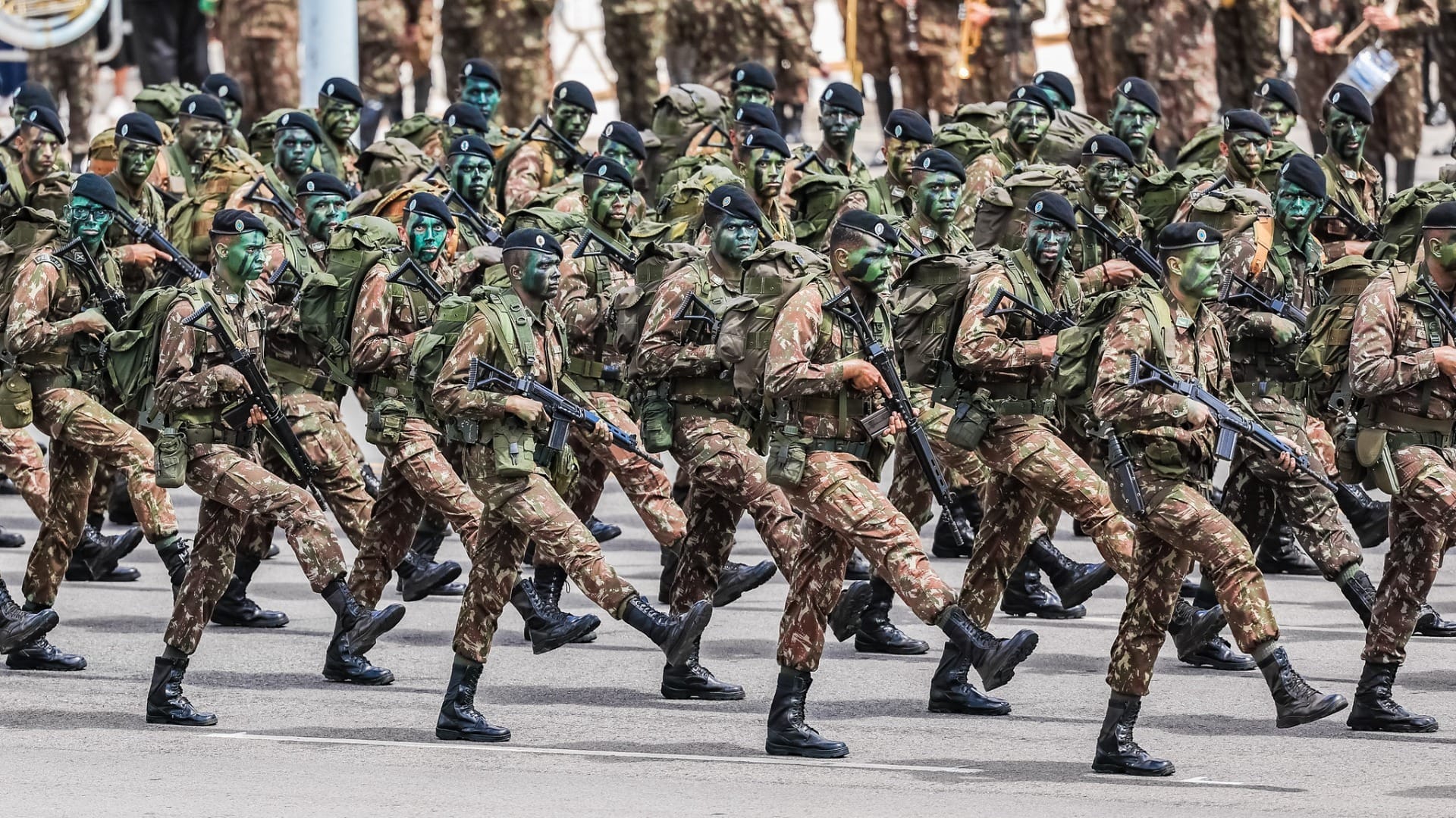 Congresso retoma análise de MP que aumenta salários dos militares