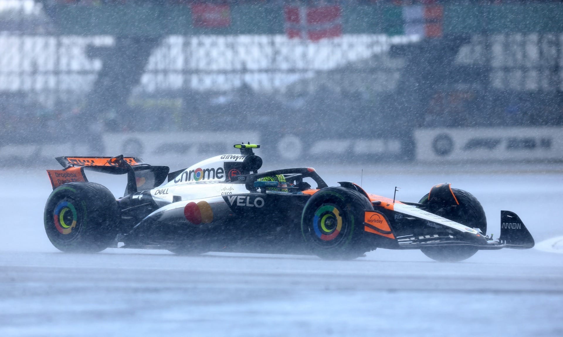 Norris vence 'corrida maluca' e Hülkenberg conquista 1º pódio da carreira após 239 corridas