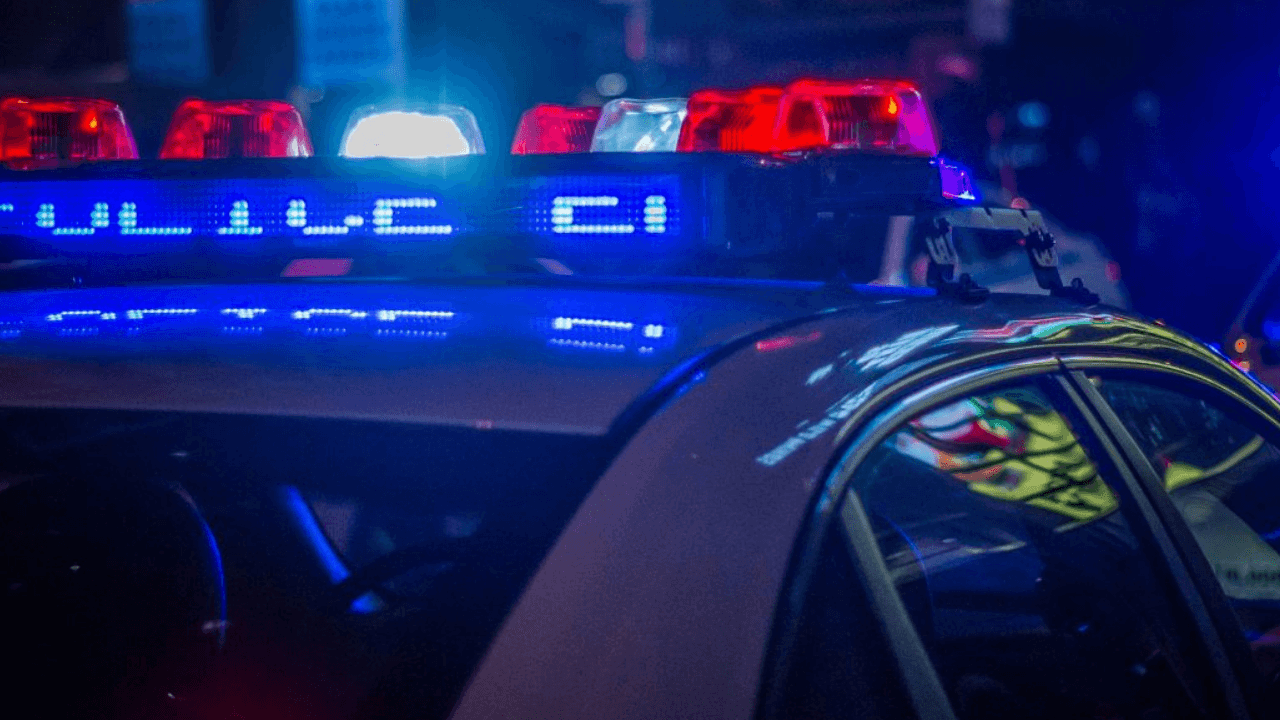 Polícia prende carcereiro por envolvimento em sequestro com falsa viatura
