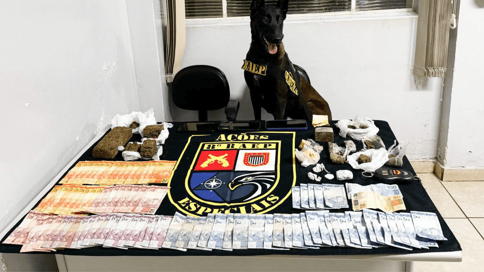Polícia Militar descobre ponto de venda de drogas no bairro Vila Iti