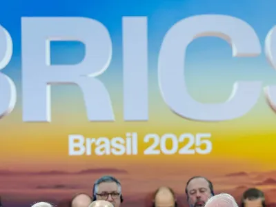 Lula quer resposta conjunta do BRICS contra tarifaço de Trump