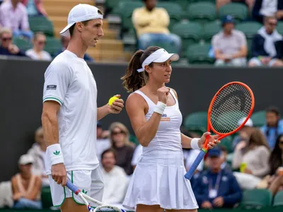 Luisa Stefani e britânico vencem favoritos nas duplas mistas e vão à final de Wimbledon