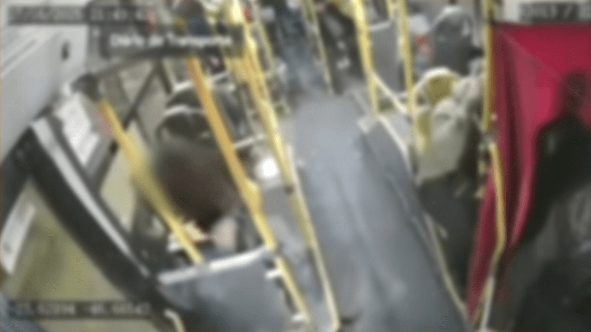 Ataques a ônibus: 47 veículos foram depredados neste domingo em São Paulo