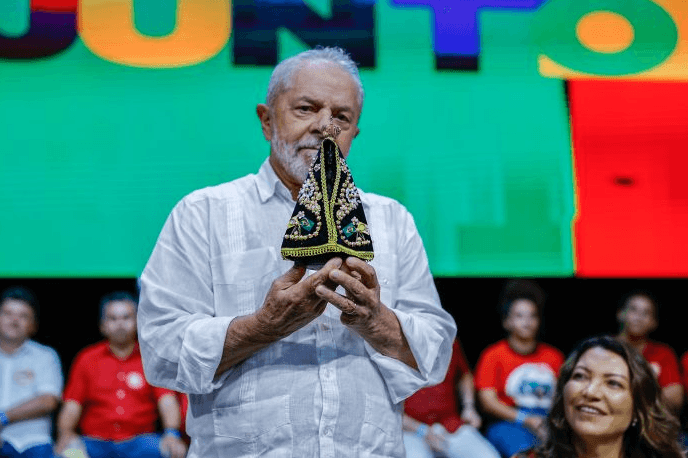 Acadêmicos de Niterói escolhe Lula como enredo do Carnaval 2026 na Sapucaí