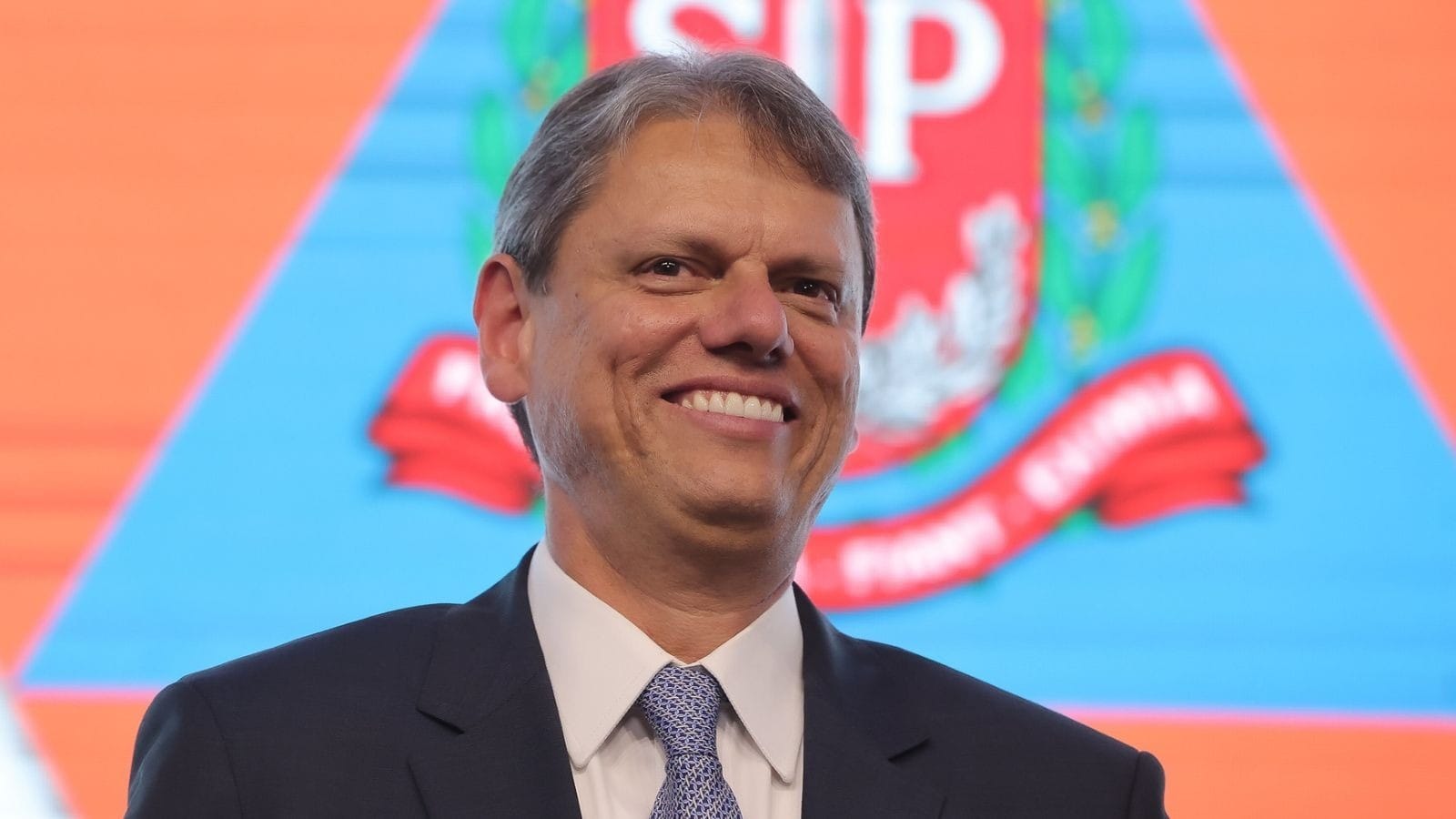 'Tarcísio está batendo na porta errada' e deveria procurar Lula, diz ministro da AGU