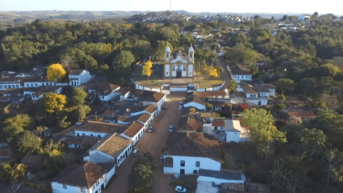 Cidades históricas, belezas naturais e gastronomia atraem turistas para MG em julho