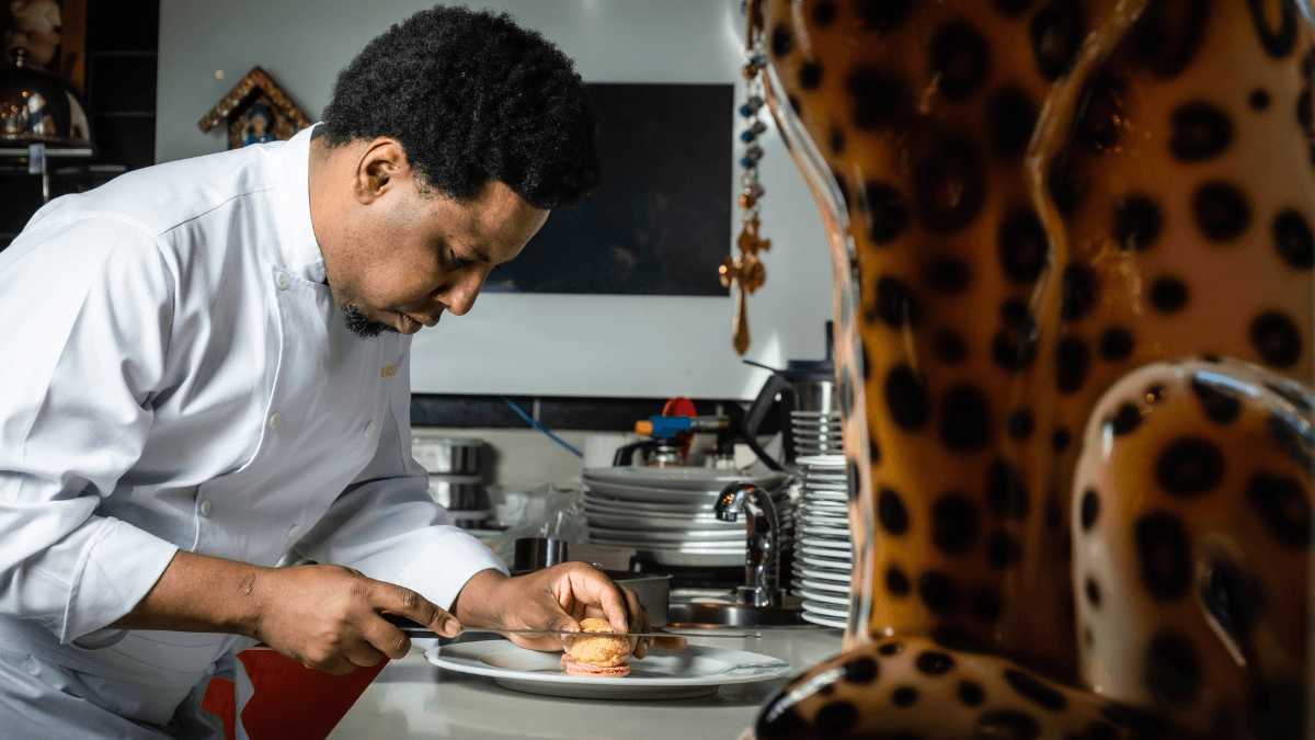 Paulo Rocha: o chef quilombola que é braço direito de Jacquin e nova aposta da alta confeitaria