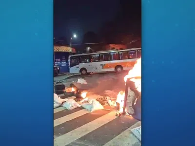 Ônibus circulam com desvios e alterações em pontos iniciais após noite de caos em Paraisópolis