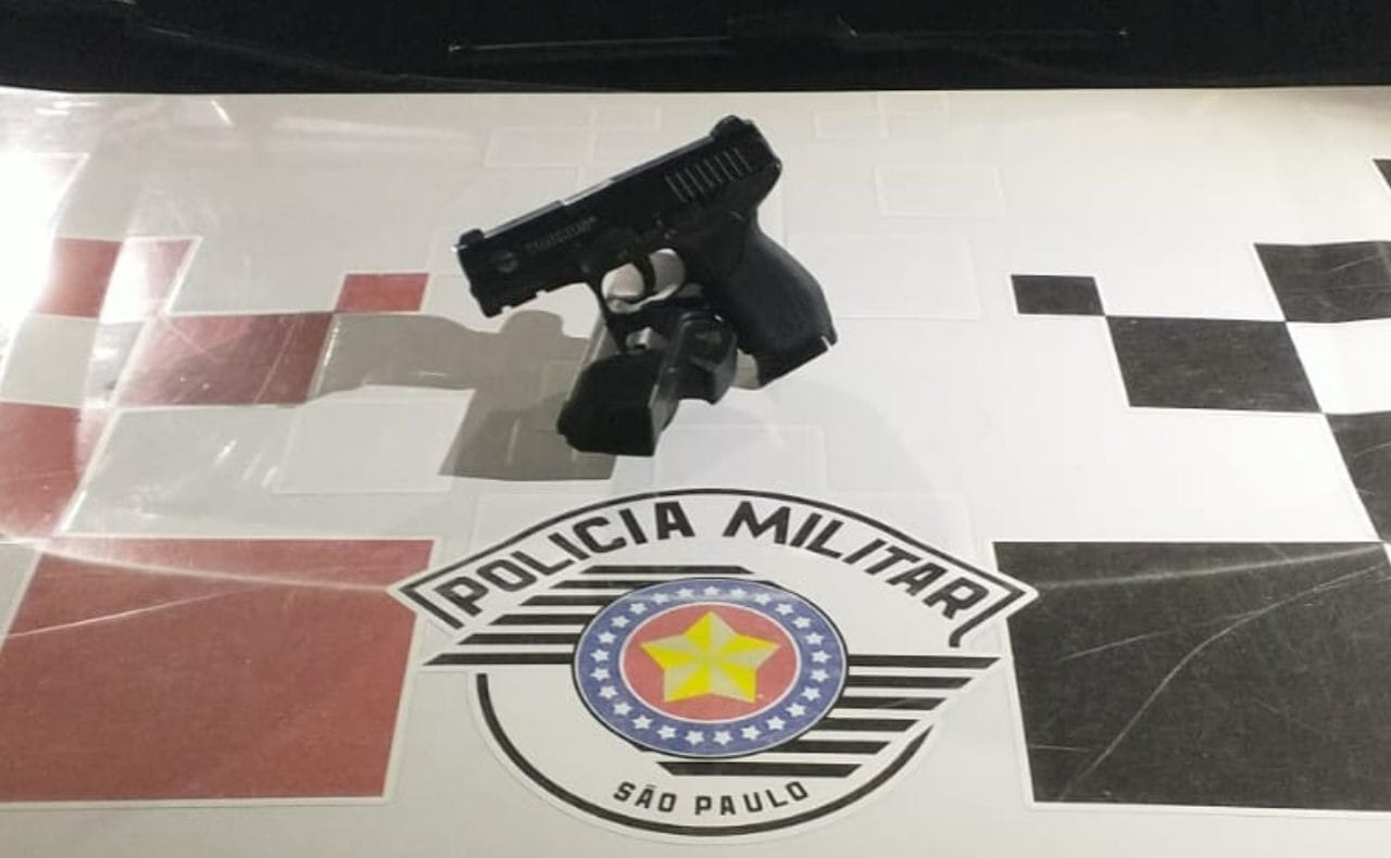 Polícia apreende simulacro após ameaça e acidente de trânsito, em São José dos Campos