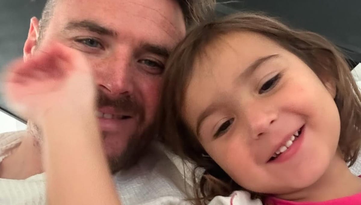 “Papai, você é campeão!”: Rowland se emociona com mensagem da filha em rádio após título da F-E