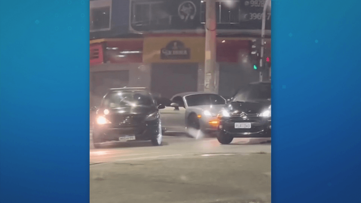 Bandidos roubam carro de luxo em Santo André, na Grande São Paulo
