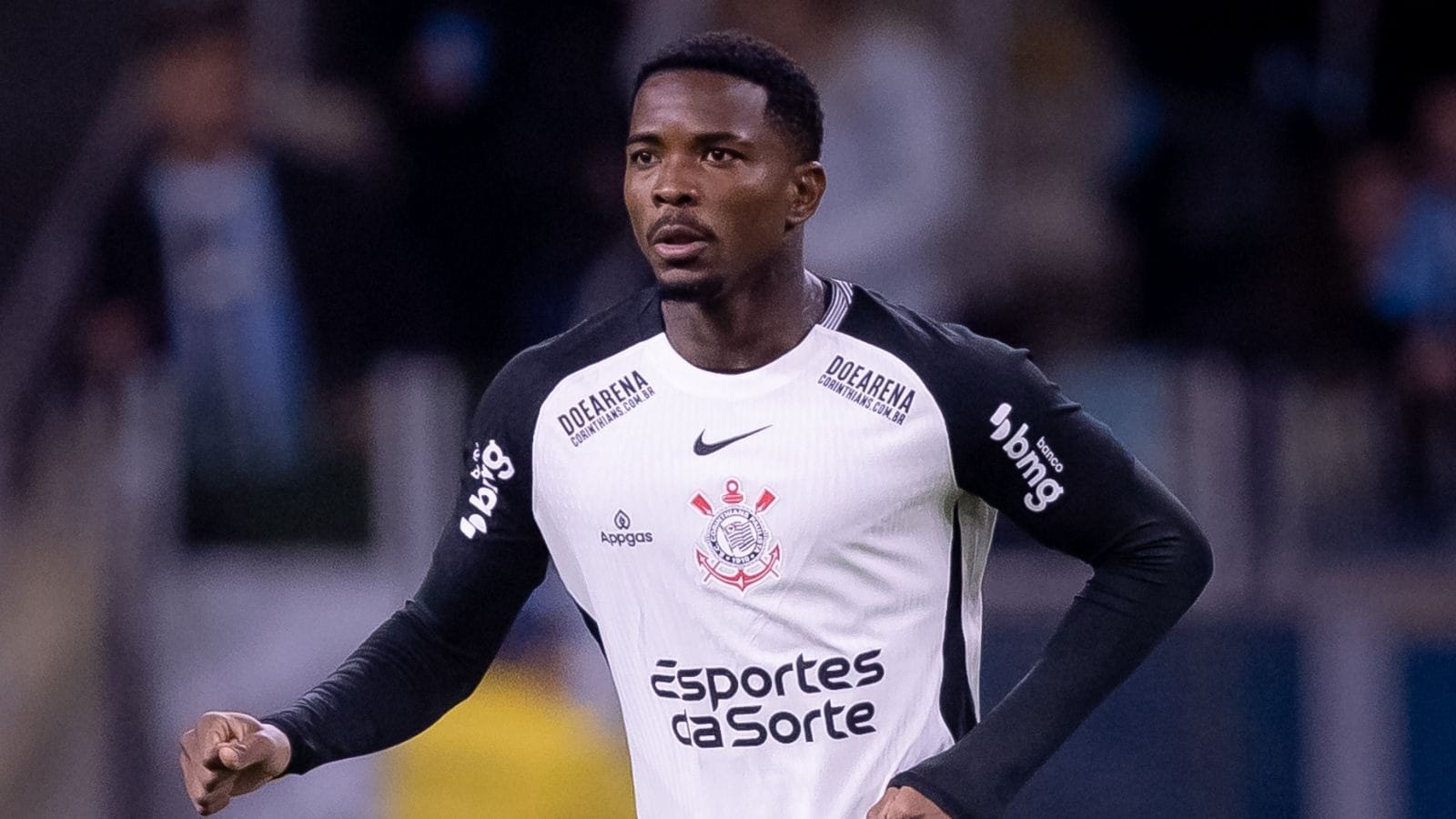 Neto critica Cacá por pênalti polêmico para o Bragantino contra o Corinthians: "Juvenil"