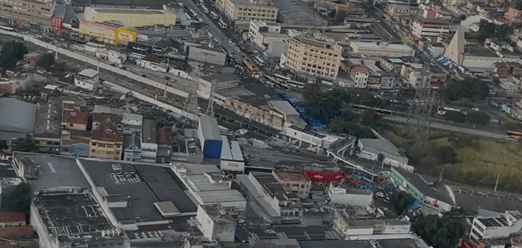 Mais dois ônibus são sequestrados por criminosos para serem utilizados como barricadas