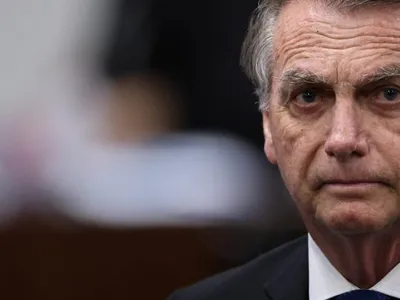 PM encontra arma registrada em nome de Bolsonaro com sargento do GSI