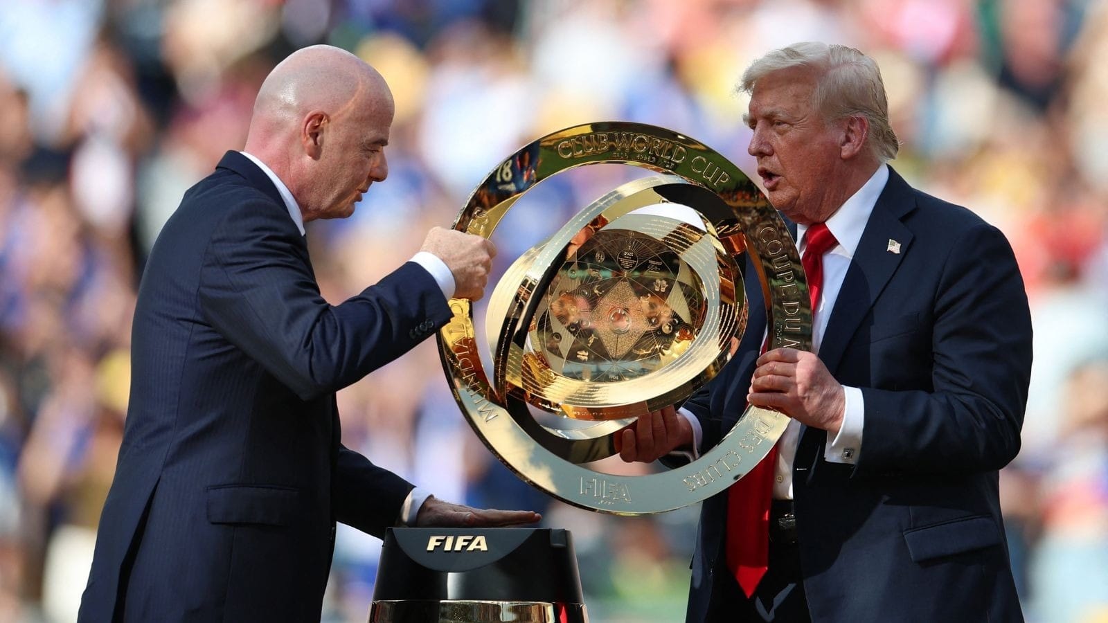 Trump afirma que ficou com troféu original da Copa do Mundo de Clubes; entenda polêmica