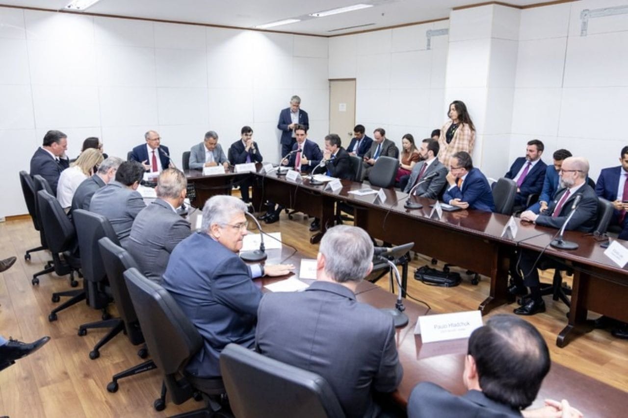 Governo estuda pedir aos EUA exclusão de taxas para alimentos