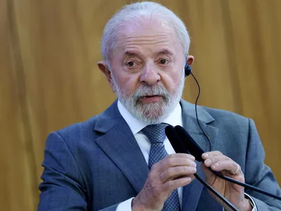 "Estou do lado do povo", diz Lula sobre atos contra PEC da Blindagem e anistia