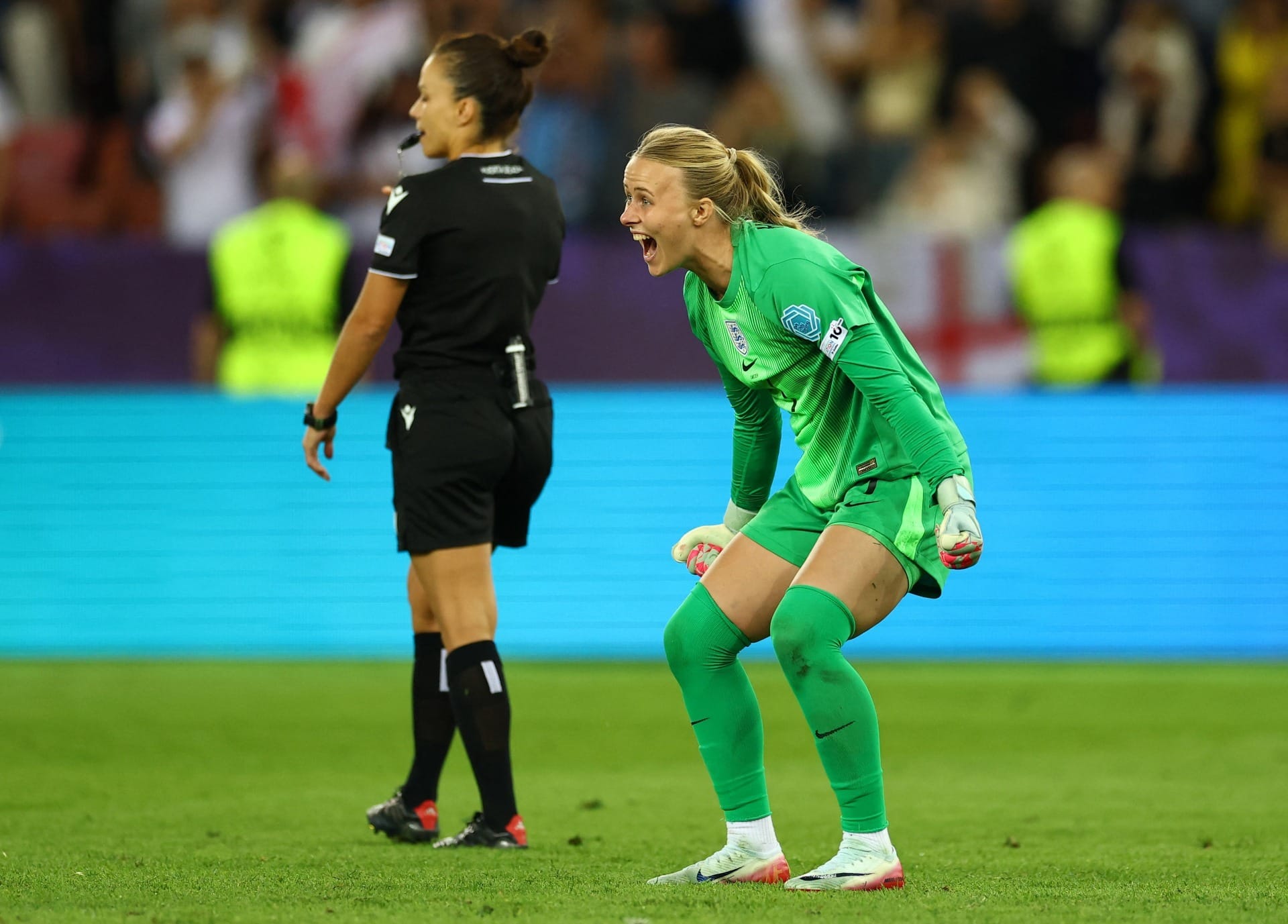 Quem é Hannah Hampton, goleira com estrabismo que garantiu a Inglaterra nas semis da Euro