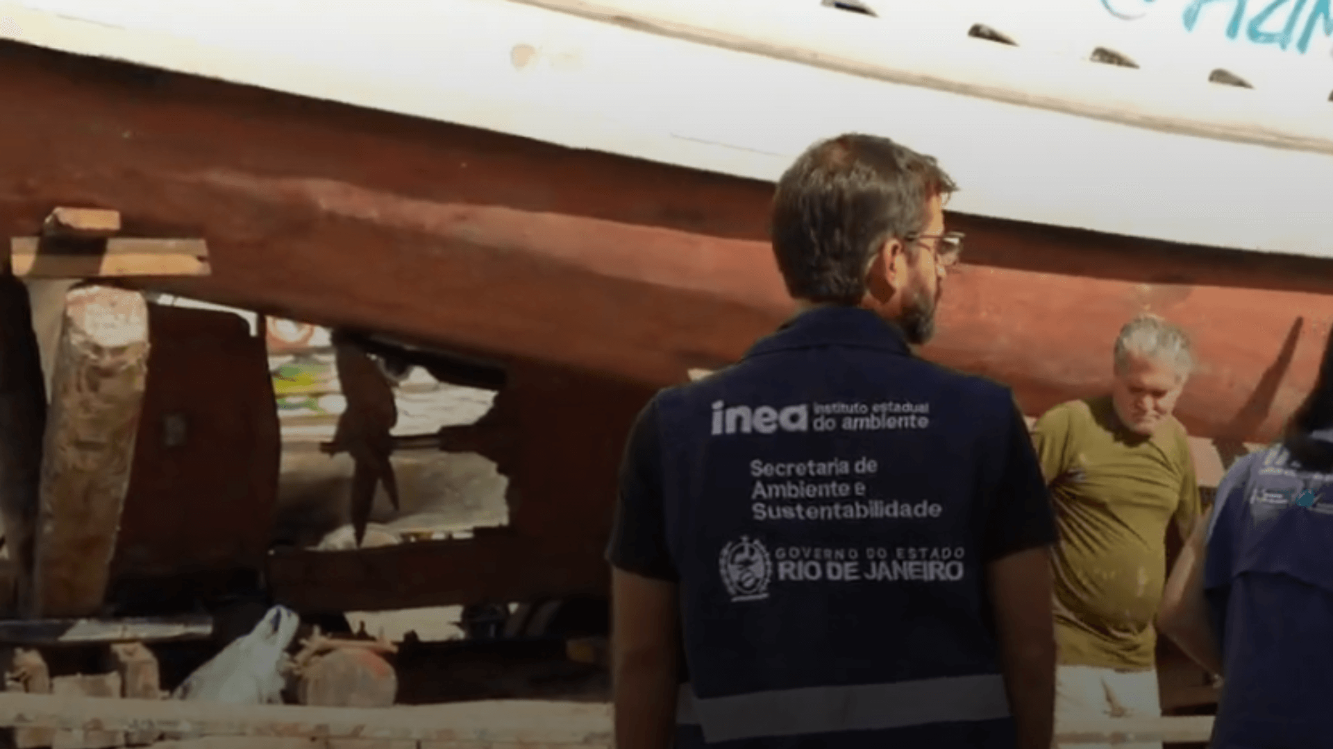 Responsáveis por colisão com baleia-jubarte em Arraial do Cabo são autuados pelo INEA e SEA