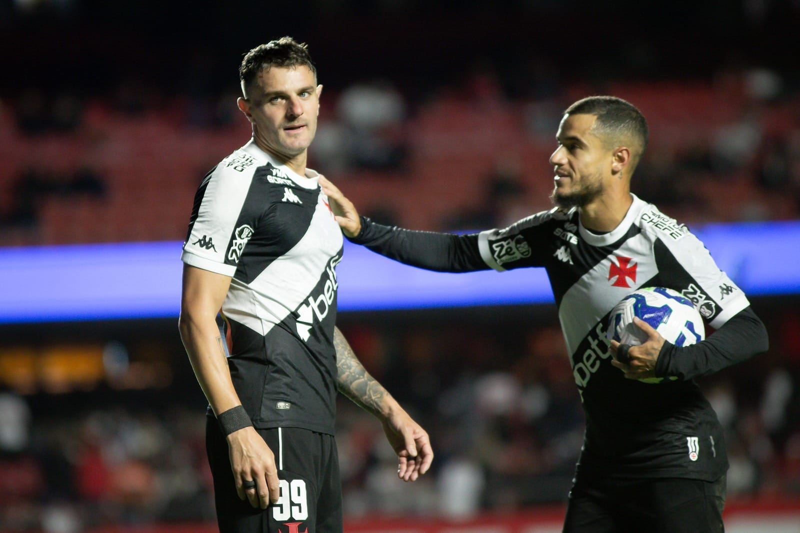 FIFA suspende transfer ban do Vasco, que volta a registrar jogadores