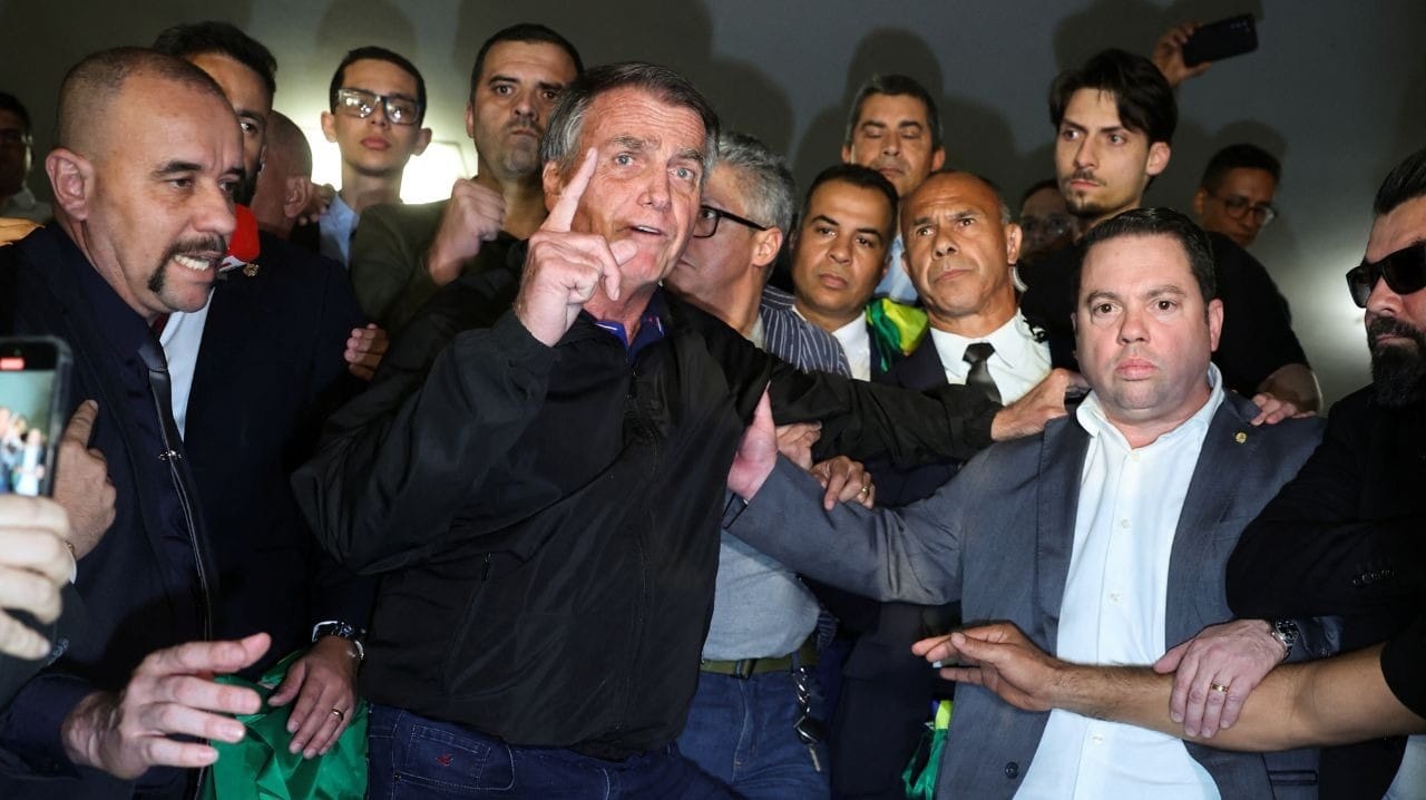 Datafolha: maioria aprova tornozeleira eletrônica em Bolsonaro