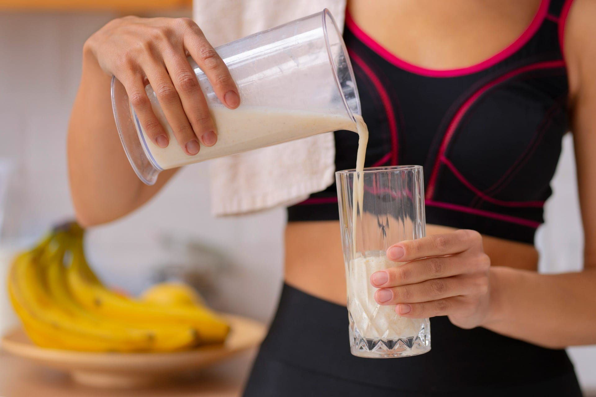 O whey é um suplemento alimentar que ajuda na rotina de exercícios físicos. / Foto: Freepik
