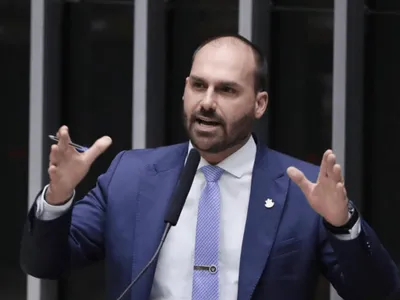 Eduardo Bolsonaro critica senadores por rejeição da PEC da Blindagem: ‘Serviçais’