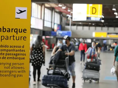 Casal denuncia abandono e constrangimento em voo da Latam; mulher alega ter sofrido capacitismo