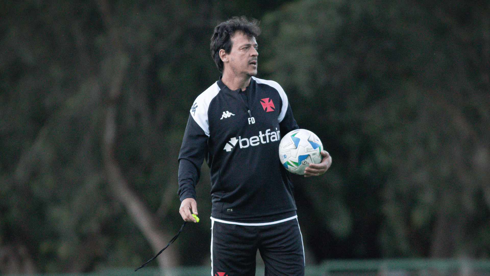 Cicinho: “Pelo futebol jogado, o Vasco merecia vencer o Botafogo”
