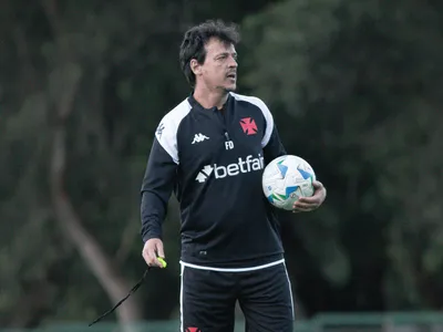 “Tem que ter paciência”: Dracena sai em defesa de Fernando Diniz no Vasco