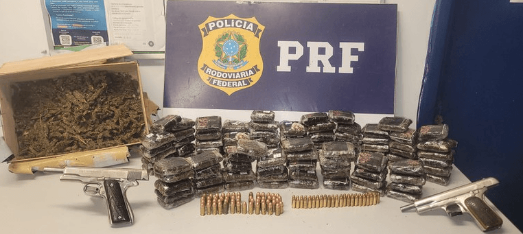Homem é preso com pistolas e 10 kg de haxixe em ônibus na Dutra, em Piraí