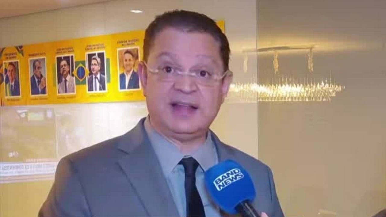 Bolsonaro vive 'quase uma prisão domiciliar' e sofre sanção desmedida, afirma líder do PL