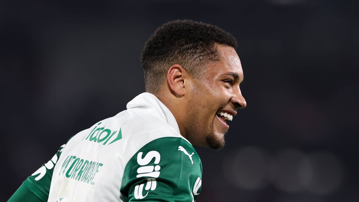 Vitor Roque faz gol, afasta má fase e valoriza apoio do Palmeiras: "Grupo maravilhoso"