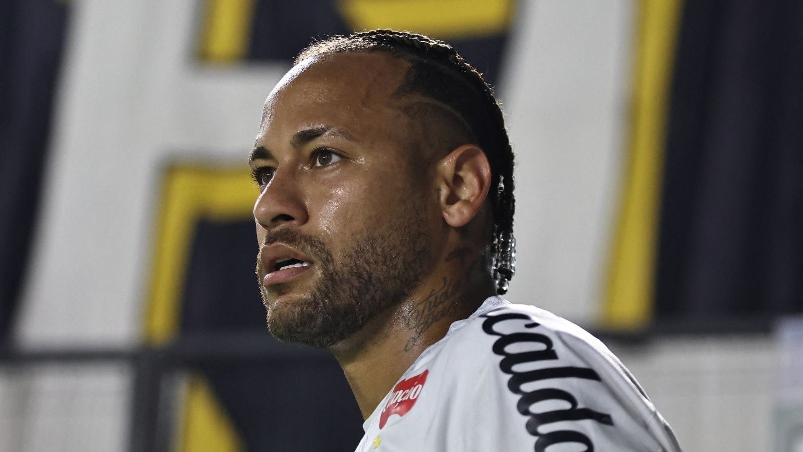 Santos registra B.O. contra torcedor que discutiu com Neymar após derrota na Vila Belmiro
