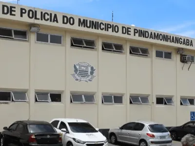 Motorista é preso após furar pneus e ameaçar mãe e filha em Pindamonhangaba