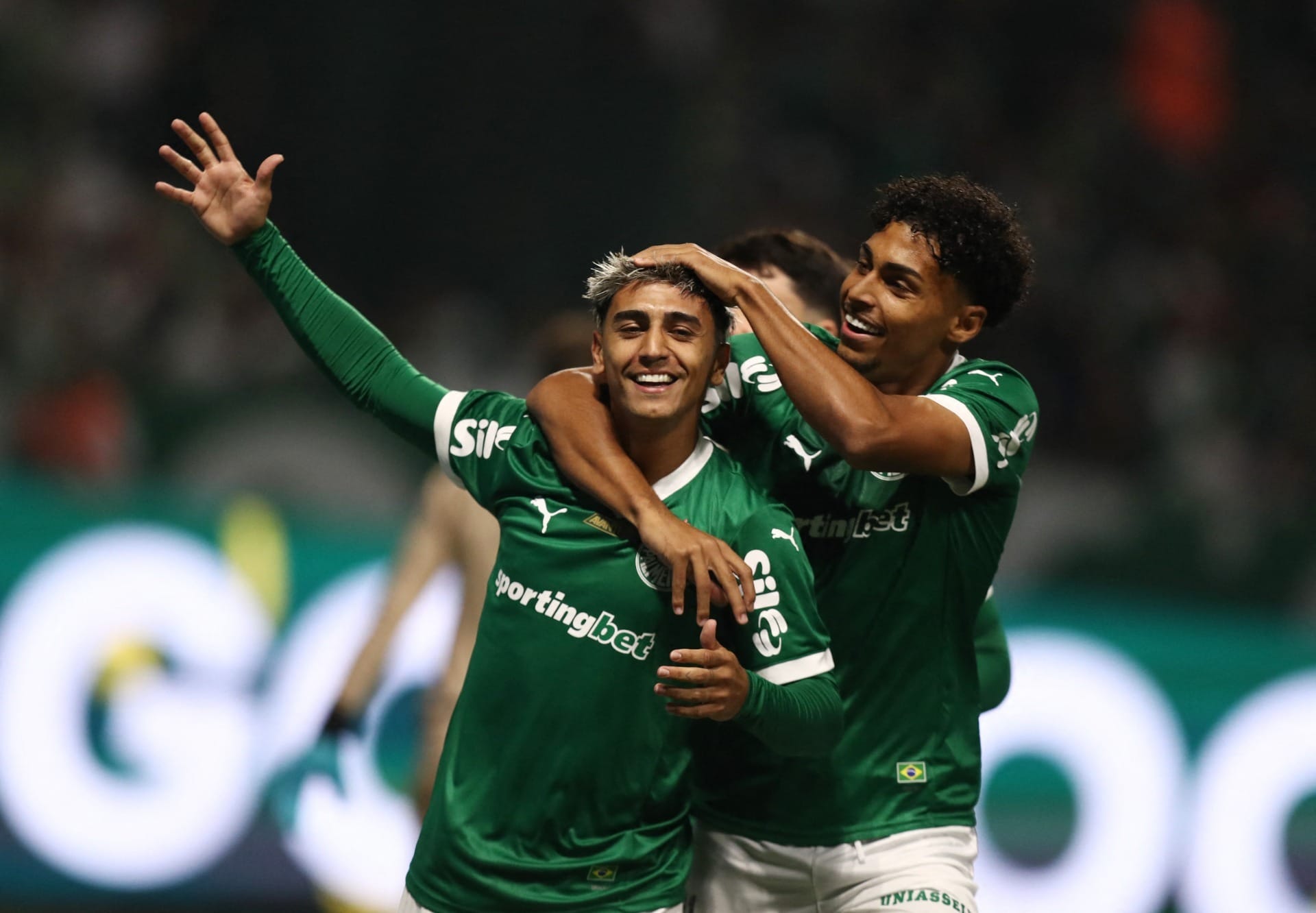Palmeiras bate Grêmio com gol relâmpago, vence a terceira seguida e cola no líder Cruzeiro