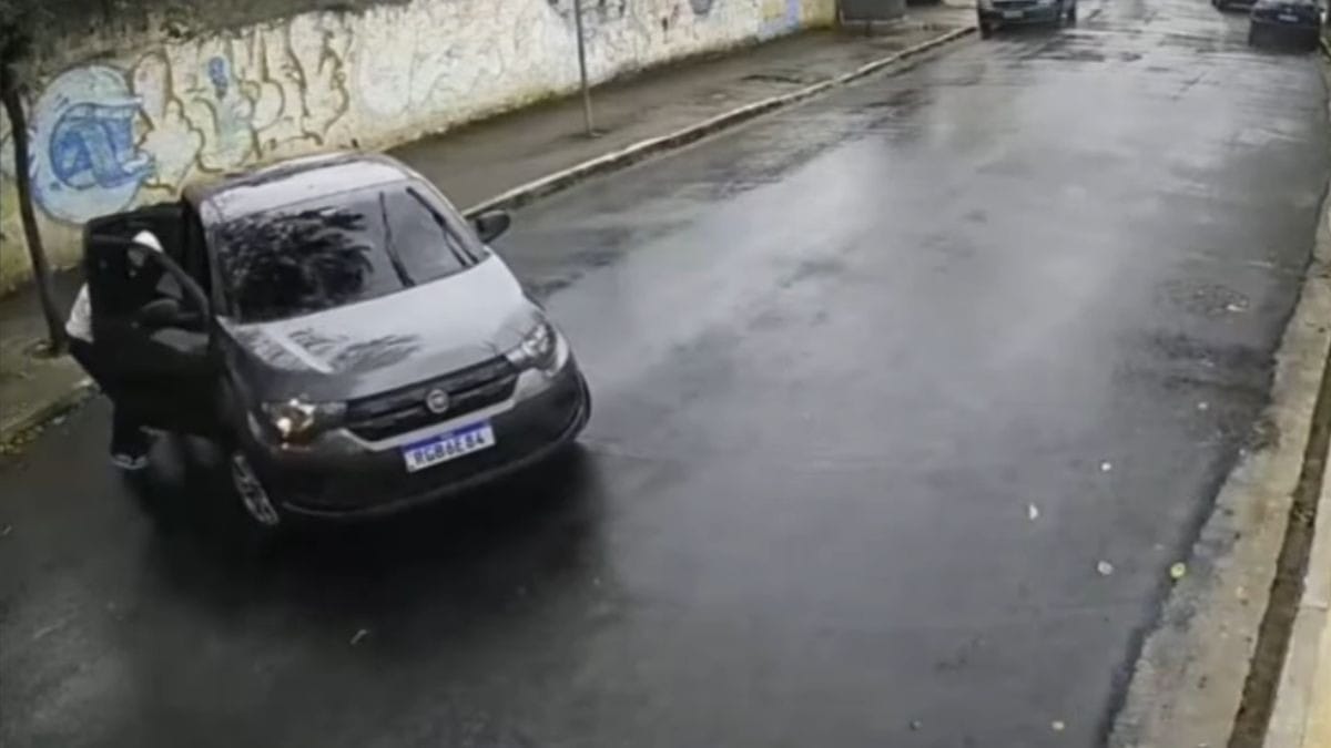 Casa do advogado de Lula é invadida pela gangue do controle clonado em SP