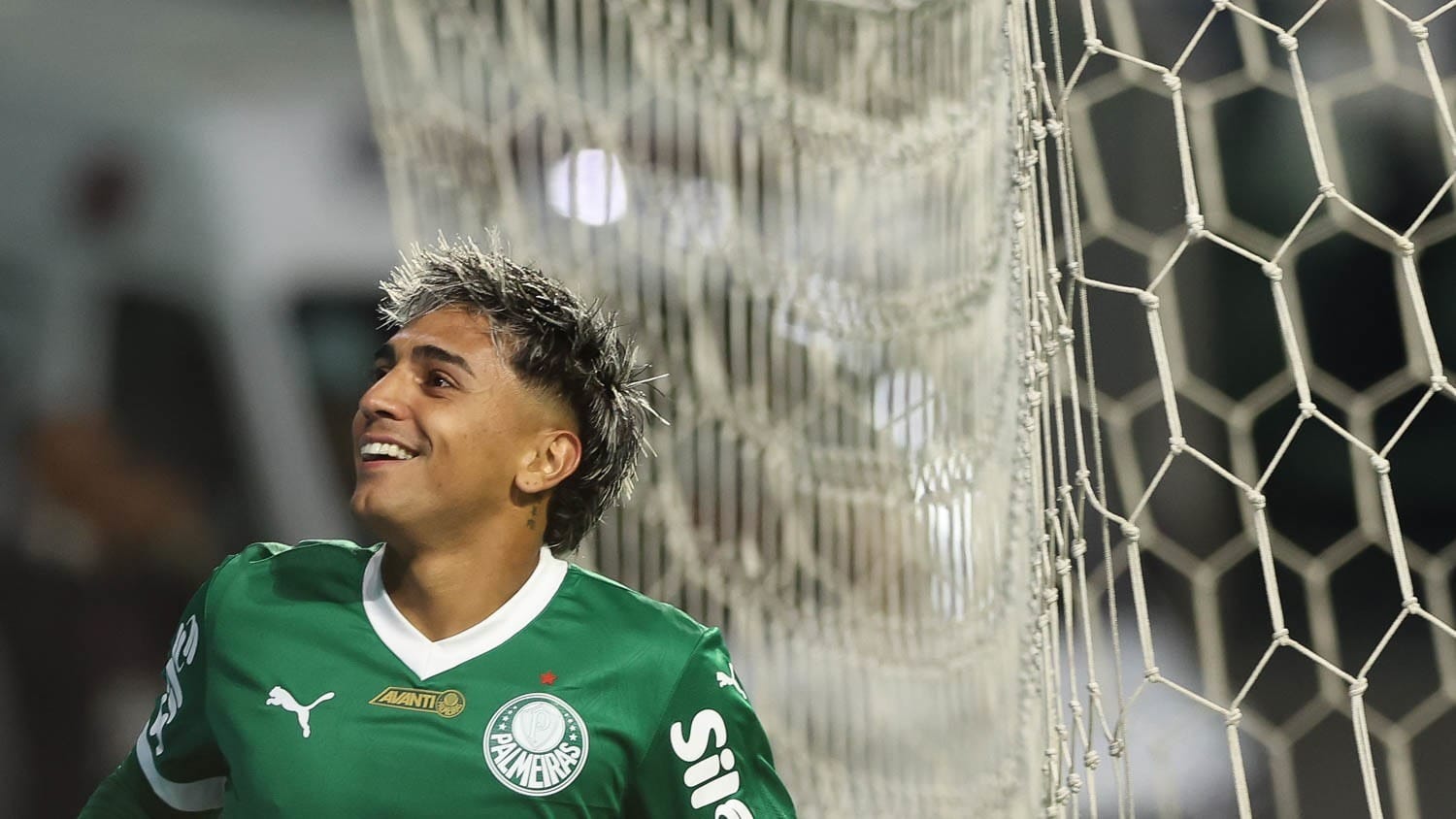 Palmeiras se mantém perto dos líderes e Santos evita primeira vitória do Sport