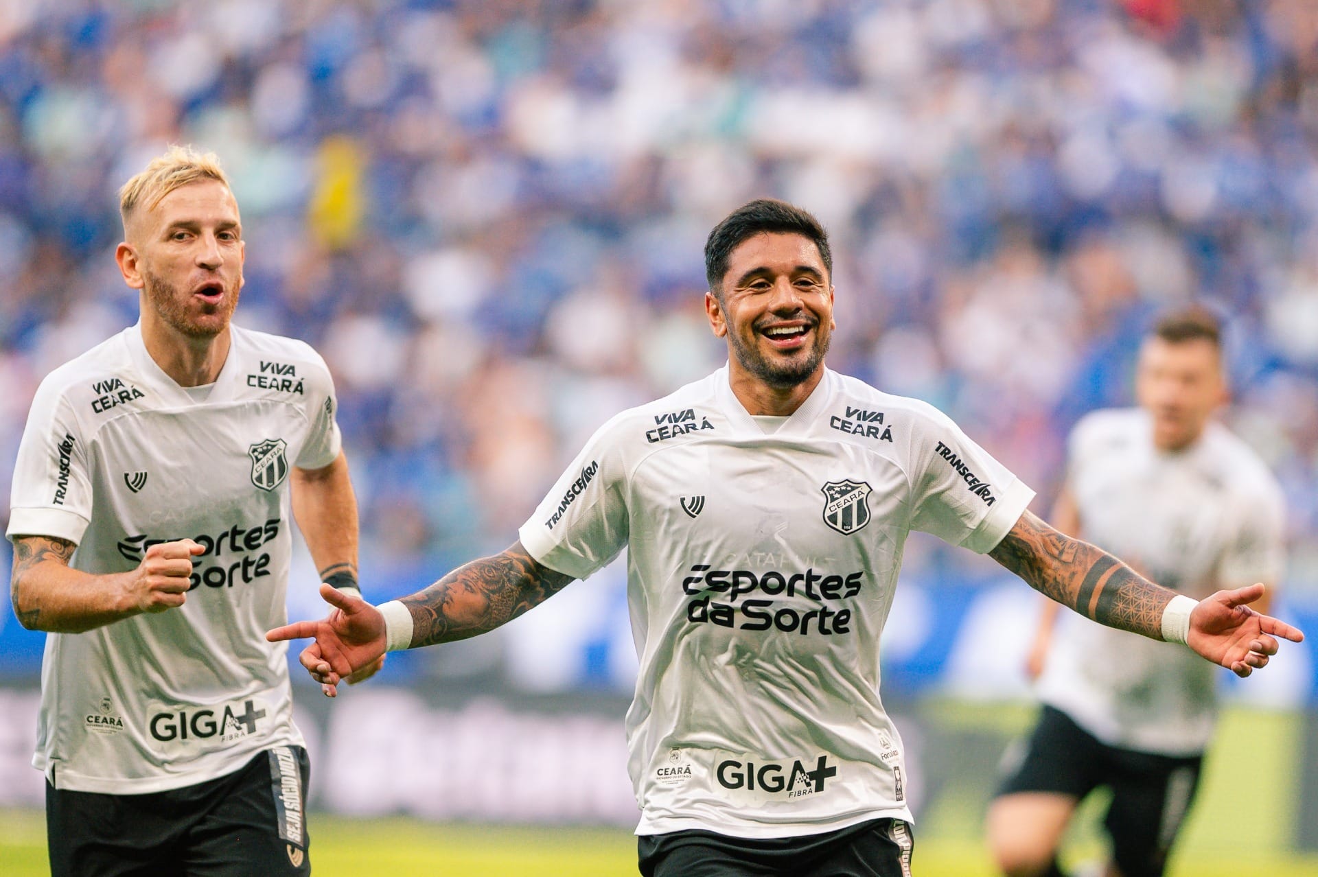Ceará surpreende e acaba com série invicta do Cruzeiro dentro do Mineirão