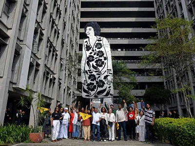 Escultura de Marielle Franco vai ficar exposta no jardim da UERJ Maracanã