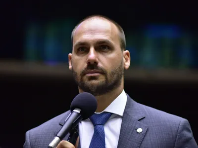 Megale: Eduardo Bolsonaro chama Trump de 'meu chefe' e mostra não estar do lado do Brasil