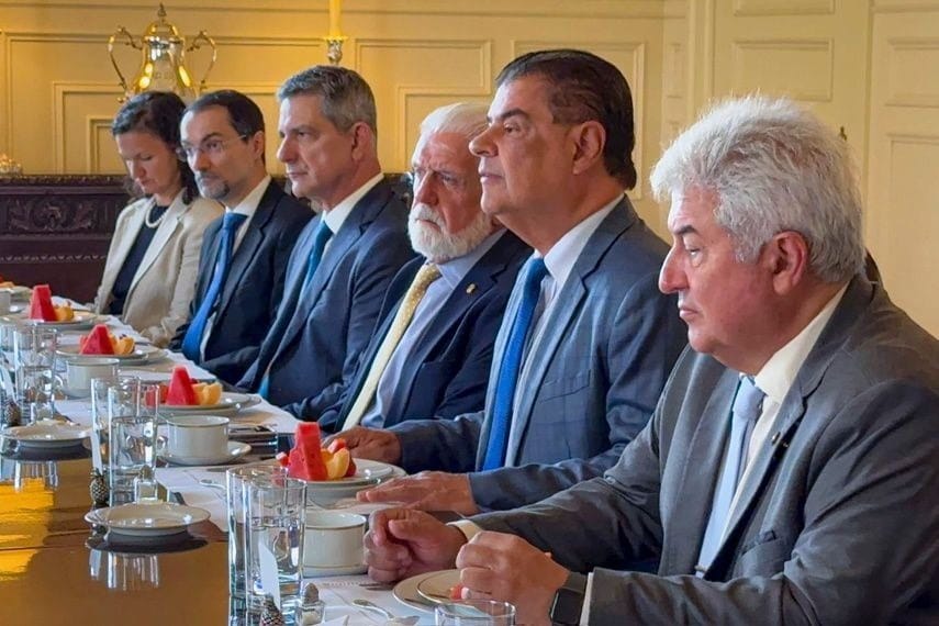 Nos Estados Unidos, senadores brasileiros tentam negociar tarifas: "situação complexa"