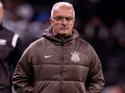 Dorival se preocupa com provável ausência de Matheuzinho contra o Palmeiras: "Faz muita falta"