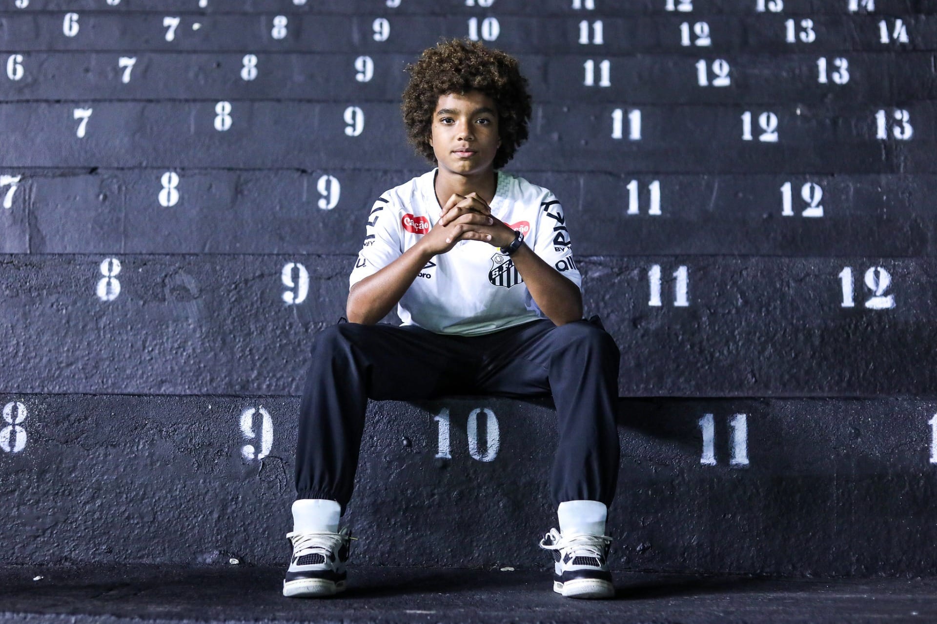 Santos anuncia plano de carreira com jovem talento de 13 anos semelhante ao feito para Neymar